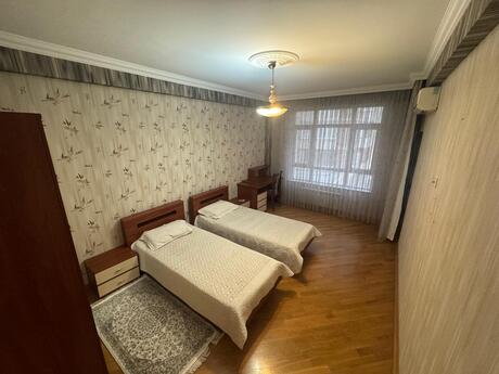 3-комн. новостройка - м. Шах Исмаил Хатаи - 130 м²