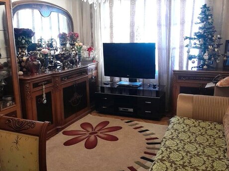 3 otaqlı köhnə tikili - Azadlıq Prospekti m. - 90 m²