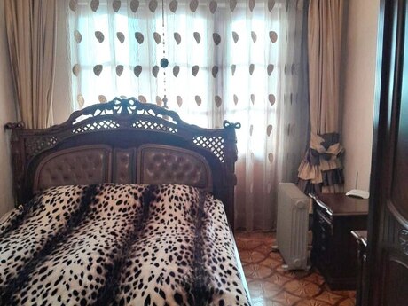 3 otaqlı köhnə tikili - Azadlıq Prospekti m. - 90 m²