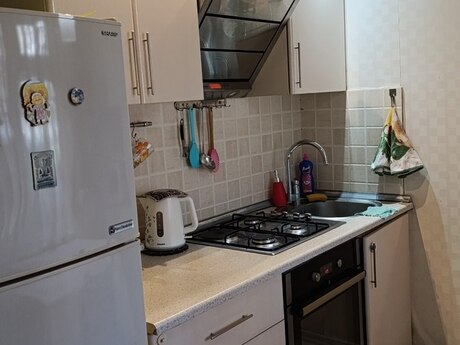 1 otaqlı köhnə tikili - Neftçilər m. - 30 m²