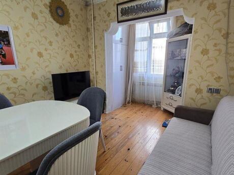 3 otaqlı köhnə tikili - Yeni Günəşli q. - 80 m²