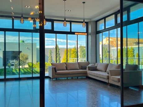 8 otaqlı həyət evi/bağ evi - Şüvəlan q. - 600 m²