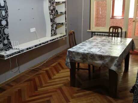 3 otaqlı köhnə tikili - Qara Qarayev m. - 70 m²