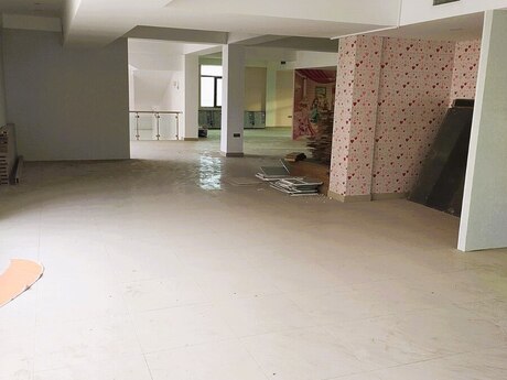 Obyekt - İnşaatçılar m. - 450 m²