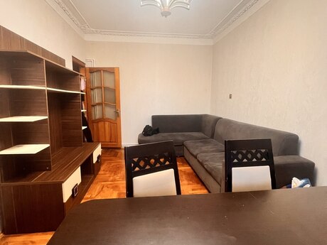 2 otaqlı köhnə tikili - İnşaatçılar m. - 65 m²