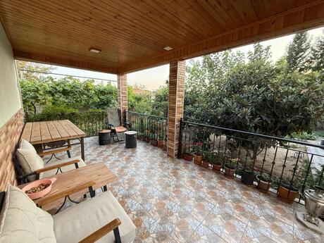 4 otaqlı həyət evi/bağ evi - Novxanı q. - 180 m²