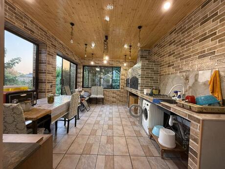 4 otaqlı həyət evi/bağ evi - Novxanı q. - 180 m²