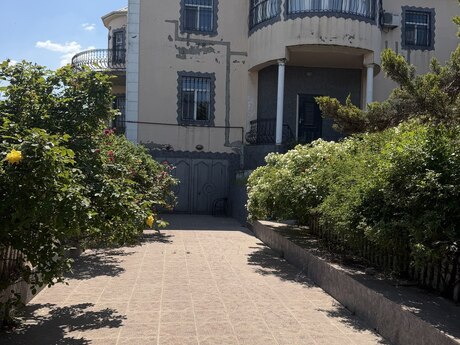6 otaqlı həyət evi/bağ evi - Saray q. - 400 m²
