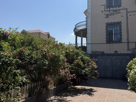 6 otaqlı həyət evi/bağ evi - Saray q. - 400 m²