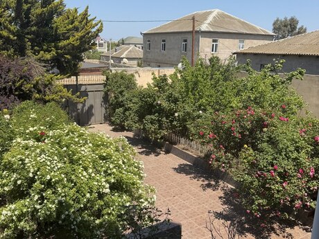 6 otaqlı həyət evi/bağ evi - Saray q. - 400 m²