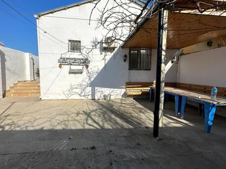 3 otaqlı həyət evi/bağ evi - Şüvəlan q. - 70 m²