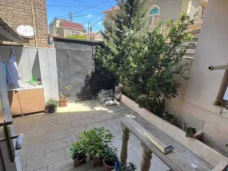 5 otaqlı həyət evi/bağ evi - Xətai r. - 150 m²
