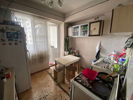2 otaqlı köhnə tikili - İnşaatçılar m. - 50 m²