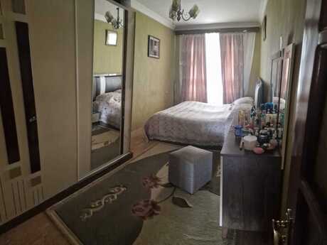 3 otaqlı köhnə tikili - Bakıxanov q. - 75 m²