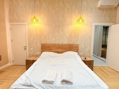 4 otaqlı həyət evi/bağ evi - Türkan q. - 260 m²