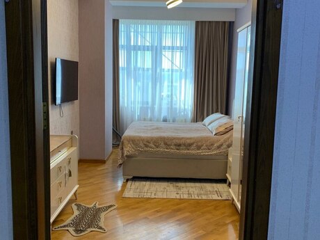 3 otaqlı yeni tikili - Elmlər Akademiyası m. - 104.5 m²