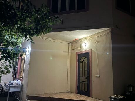 4 otaqlı həyət evi/bağ evi - İnşaatçılar m. - 160 m²