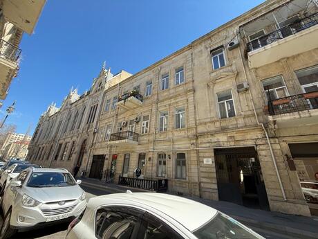 5 otaqlı köhnə tikili - İçəri Şəhər m. - 130 m²