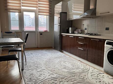 3 otaqlı yeni tikili - Şah İsmayıl Xətai m. - 130 m²