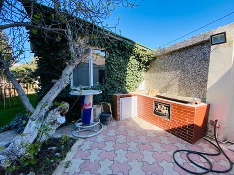 6 otaqlı həyət evi/bağ evi - Mərdəkan q. - 200 m²