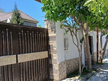 4 otaqlı həyət evi/bağ evi - Pirşağı q. - 120 m²