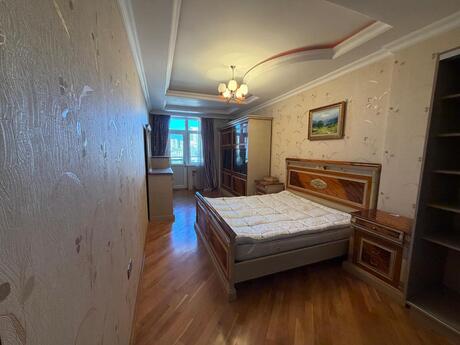 3-комн. новостройка - м. Низами - 130 м²