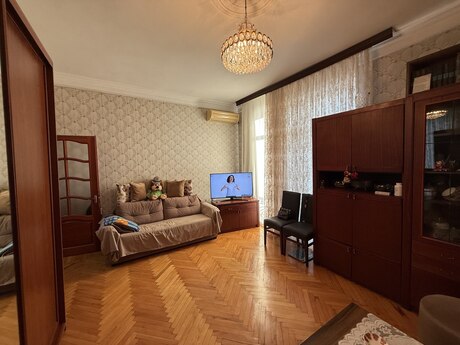 1 otaqlı köhnə tikili - Şah İsmayıl Xətai m. - 40 m²