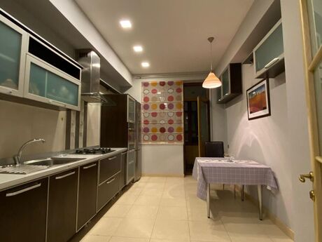 2 otaqlı yeni tikili - 8 Noyabr m. - 90 m²