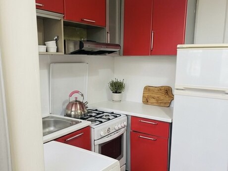 2 otaqlı köhnə tikili - 28 May m. - 55 m²