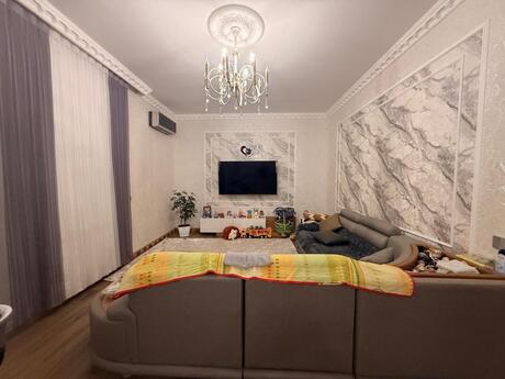 6 otaqlı həyət evi/bağ evi - Qala q. - 240 m²