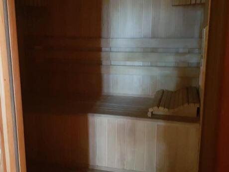 6 otaqlı həyət evi/bağ evi - Novxanı q. - 300 m²