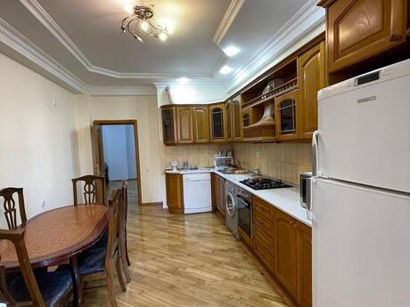 4 otaqlı yeni tikili - Nəsimi r. - 180 m²