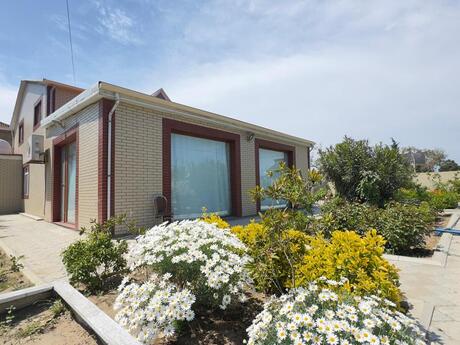 5 otaqlı həyət evi/bağ evi - Mərdəkan q. - 200 m²