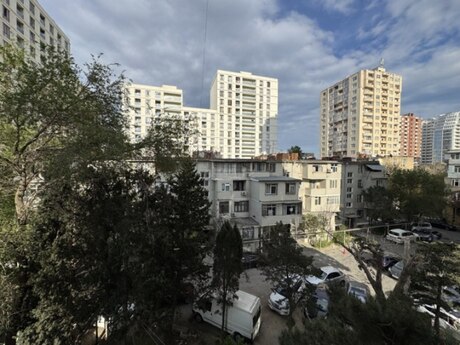 2 otaqlı köhnə tikili - İnşaatçılar m. - 50 m²