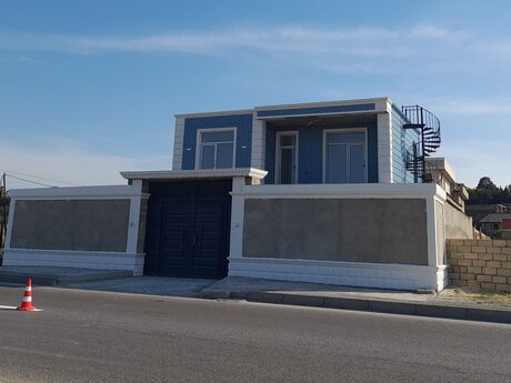 4 otaqlı həyət evi/bağ evi - Novxanı q. - 176 m²