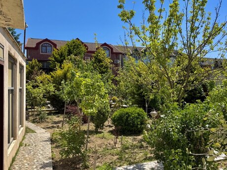 6 otaqlı həyət evi/bağ evi - Buzovna q. - 250 m²