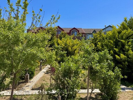 6 otaqlı həyət evi/bağ evi - Buzovna q. - 250 m²