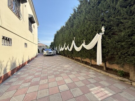 10 otaqlı həyət evi/bağ evi - Bülbülə q. - 408 m²