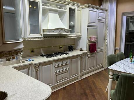 5 otaqlı yeni tikili - 28 May m. - 250 m²