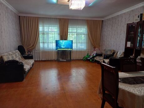 5 otaqlı həyət evi/bağ evi - Nəsimi m. - 380 m²