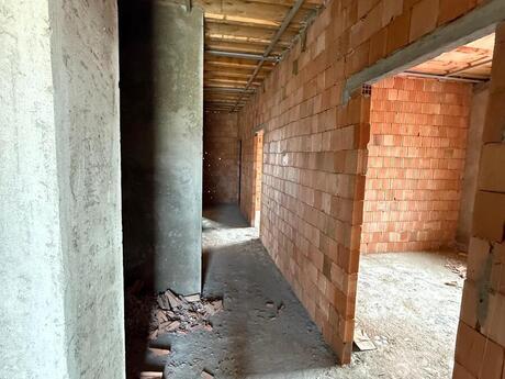 4 otaqlı yeni tikili - Xırdalan - 130.8 m²