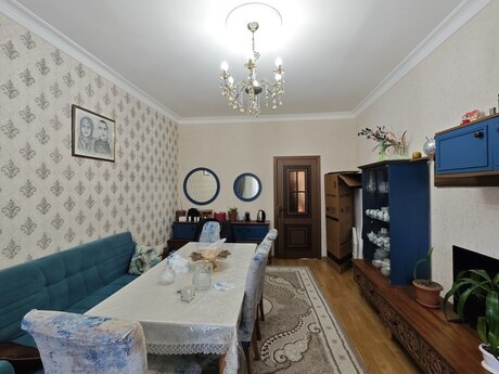 3 otaqlı köhnə tikili - Bakıxanov q. - 60 m²