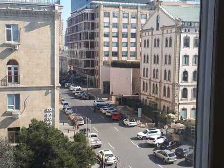 3 otaqlı köhnə tikili - 28 May m. - 80 m²