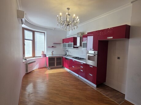 4 otaqlı yeni tikili - Nizami m. - 156 m²