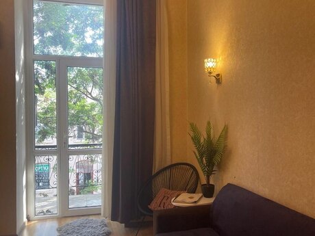 Elan №6120635 - Bakı, İçəri Şəhər m., 2 otaqlı, 60 m², 2/4 mərtəbə