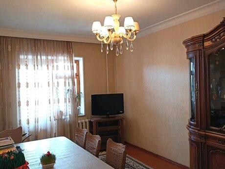 4 otaqlı köhnə tikili - Azadlıq Prospekti m. - 110 m²