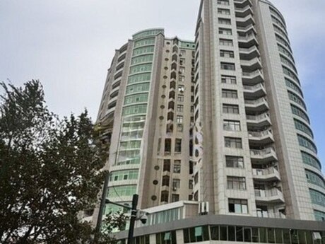 4-комн. новостройка - м. Сахил - 230 м²