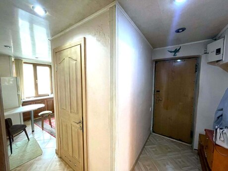 3 otaqlı köhnə tikili - Elmlər Akademiyası m. - 80 m²
