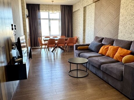 2 otaqlı yeni tikili - İnşaatçılar m. - 90 m²