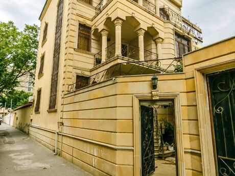 9 otaqlı həyət evi/bağ evi - Nərimanov r. - 700 m²